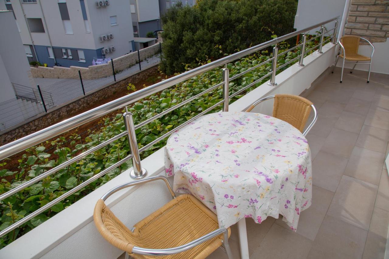 Tonica Apartments Novalja Exterior photo